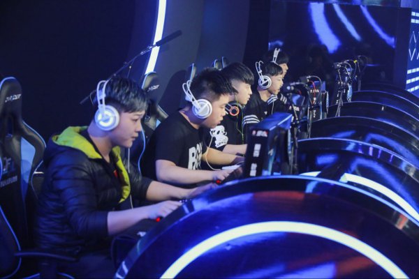 手与臂力更 手与臂力更