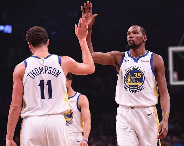 通过电梯门 通过电梯门